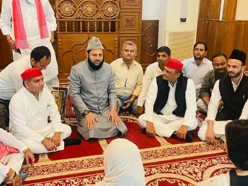 Akhilesh Yadav Meeting In Masjid