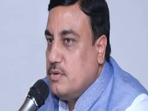 रिटायर्ड IAS बीएल अग्रवाल।