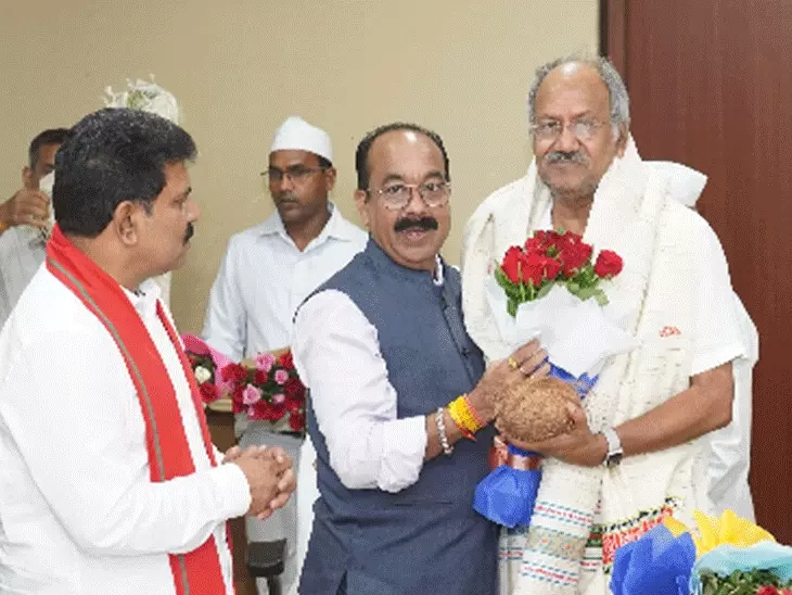 Brijmohan Singh Surrounded The Government