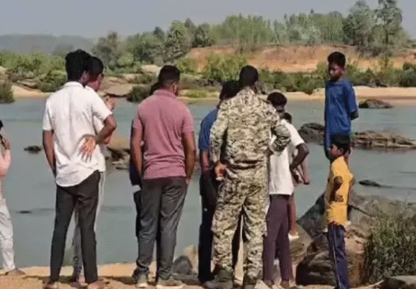 Sukma news SBI cashier drowned sabari river konta