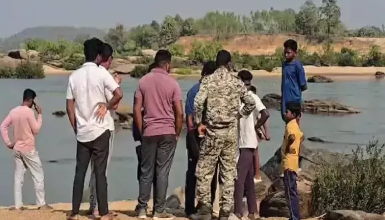 Sukma news SBI cashier drowned sabari river konta